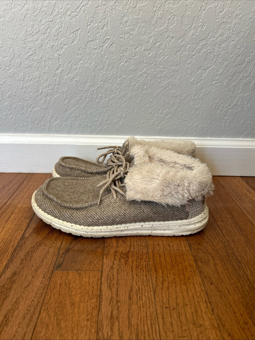 Hey Dude Britt Sneakers Ankle Boots Booties Women’s Size 7 Nut Tan